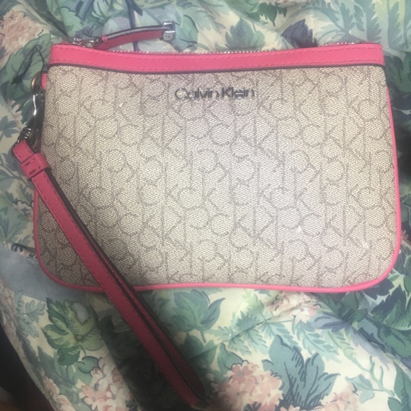 Calvin Klein wristlet clutch - Picture 3 of 5